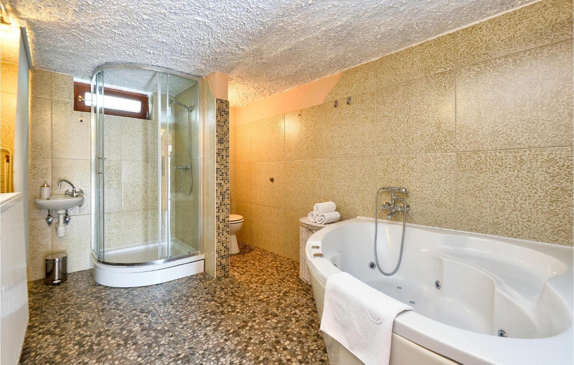 Beautiful Home In Sv,Martin Na Muri With Jacuzzi Sveti Martin Na Muri Bagian luar foto
